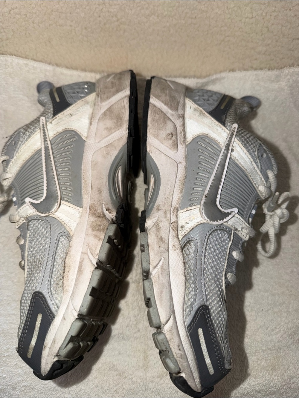 Boys Nike Sneakers - Picture 2 of 7